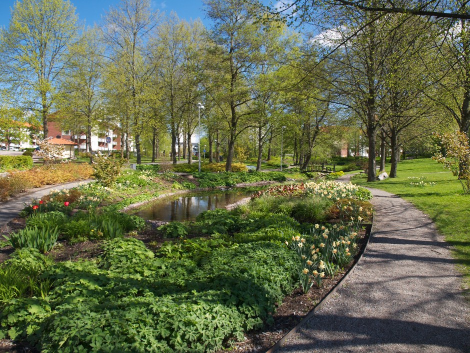 Sinnenas trädgård i Källparken, riktning norr.